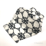 裏側抗菌防臭ダブルガーゼ☆立体マスク　花柄刺繍レース　オフ白色×黒色