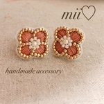 くすみピンクのお花ビーズ刺繍ピアス／イヤリング　