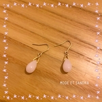 シャーベットピンクのチェコガラスドロップピアス