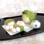 【送料無料】羊毛フェルト・ころりんメジロさん　～春の和菓子～