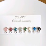【送料無料】スクエアとガラスストーン　小さいイヤリング・樹脂ノンホールピアス