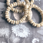 再販【4コセット】JIRI＊IVANA #czech beads#チェコビーズ　bell 11㎜　tulip  ivory white/bronze