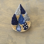 しずくの中のしずく刺繍ブローチ