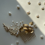 淡水パールとサンゴモチーフのヘアコーム