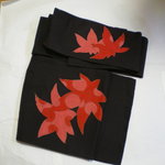 作り帯　塩瀬の帯　こげ茶色に赤い葉の模様（紅葉）