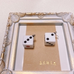 サイコロ ピアス 