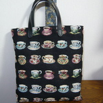 sao様オーダー品　フランス製ゴブラン生地　ティーカップ柄（黒ベース）のファスナー付きトート