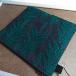 ミナペルホネン刺繍生地のペタンコポーチ