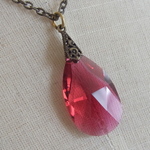 【28mm】レッド◆金古美ver.大粒スワロフスキーネックレス/しずく サンキャッチャー