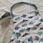 お魚エプロン　ブルー
