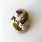 【受注制作】植物図鑑 ビオラ刺繍ブローチ    パープル