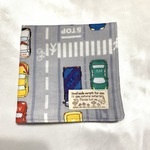 【送料無料】ふんわ〜りダブルガーゼのハンカチ　道路と車　グレー