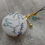 リバティ　幻のドードー鳥のマカロンケース②　小型（天然石の飾りつき） 