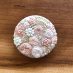 ビーズ刺繍くるみボタン（ヘアゴム/ブローチ）