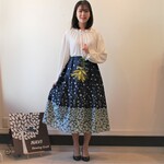 ネモフィラのミッドナイトブルーのタックスカート