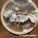 chiffon ribbon×white flower