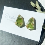 -Green and shell- ドライフラワー イヤリング  変形 一粒イヤリング