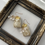 インド刺繍リボンとお花の淡水パールのピアス＊イノセントホワイト