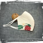 ストロベリー🍓のマスク 春マスク フィルターポケット付き 大きめマスク