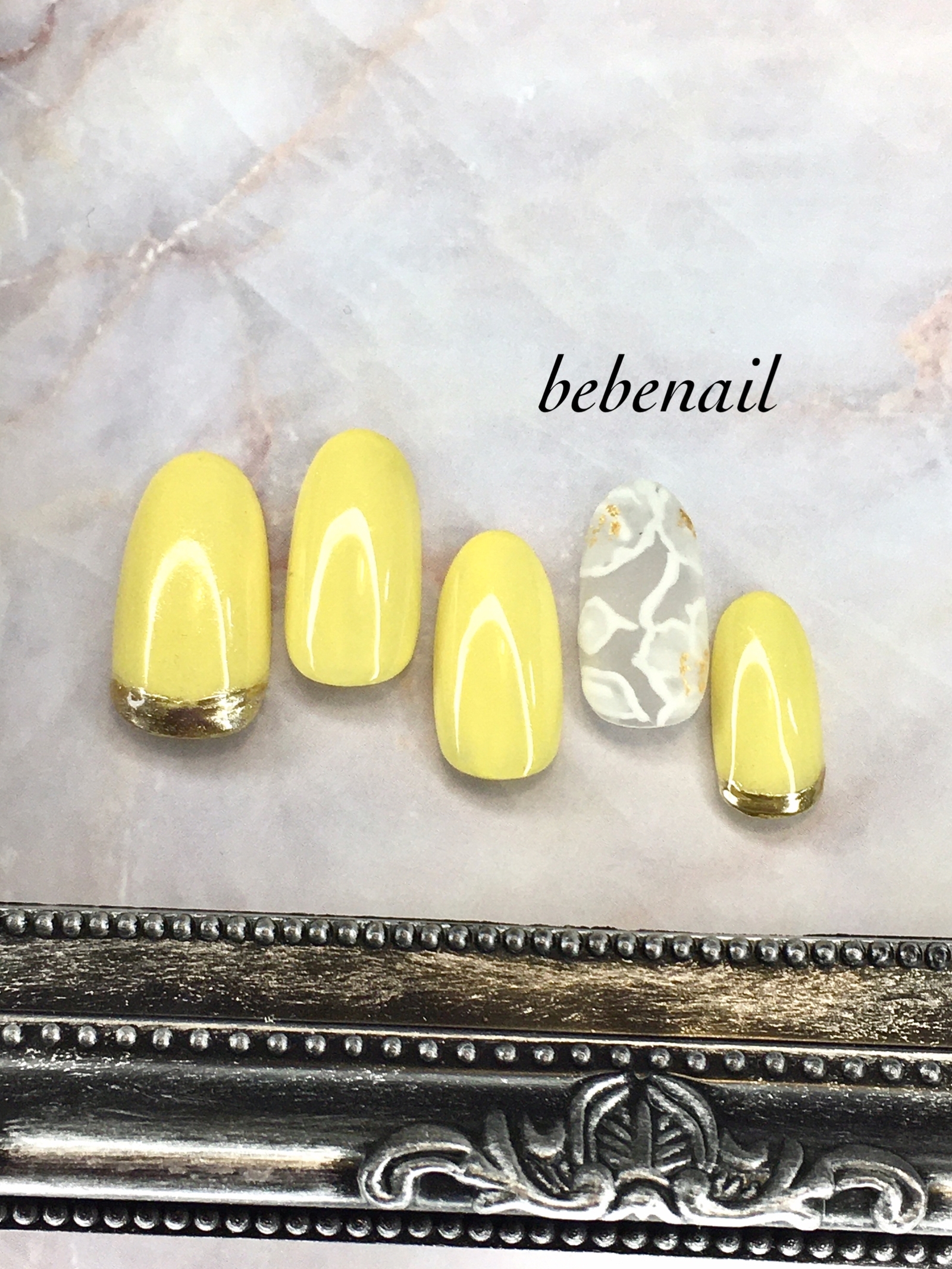 マスタードイエローフラワーネイルチップ - BEBENAIL'S GALLERY