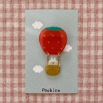 【受注製作】うさぎさんのいちご気球ブローチ