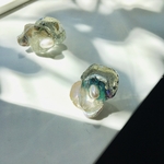 flowting pearl淡水パールとビーチグラスの大人ピアス