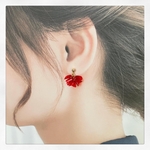花びら の ピアス（ 赤 ）