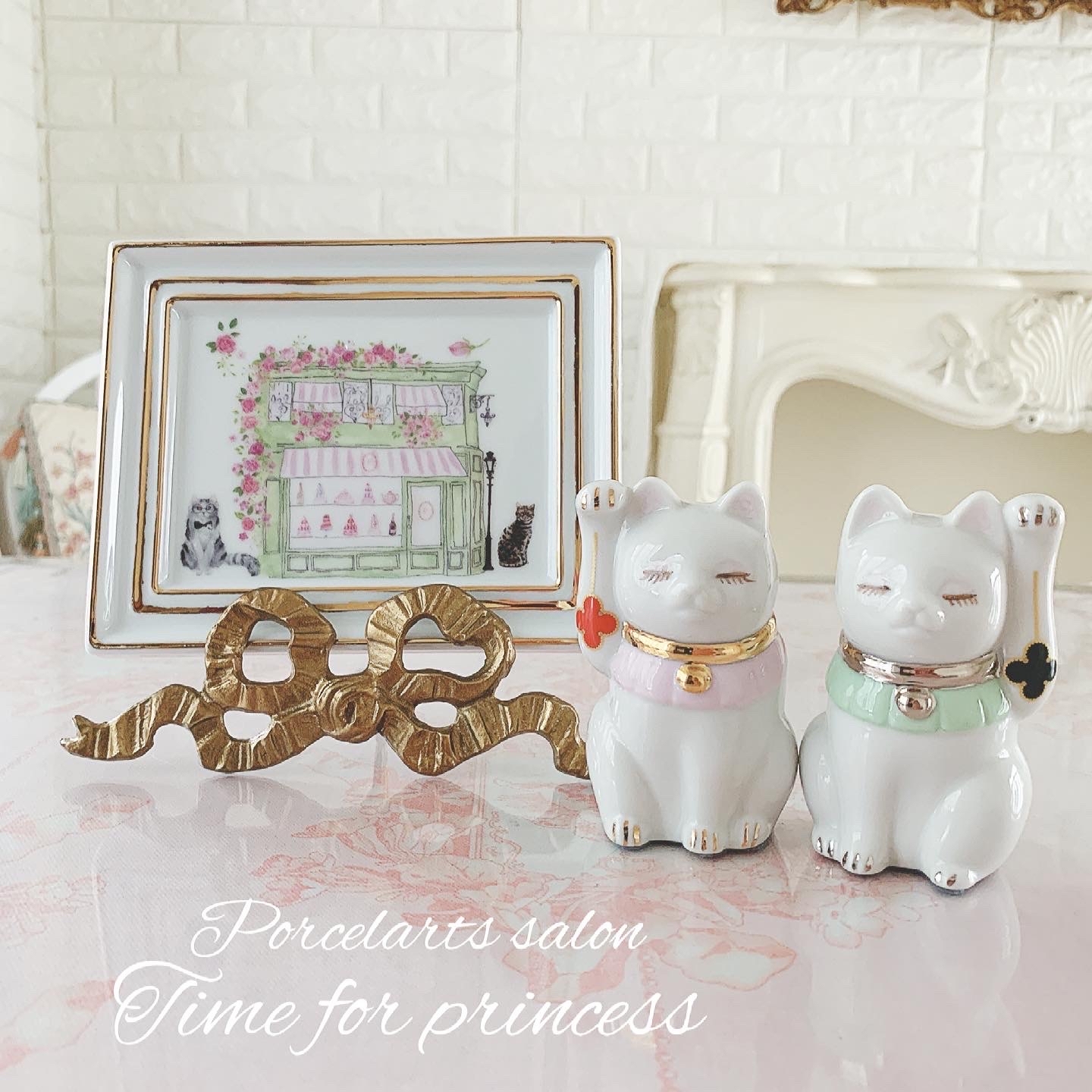 開運招福& 千客万来♡ラグジュアリーな招き猫（台座付き） - time for 
