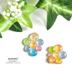 レジンアクセサリー☆ ゴールドラメ入りカラーのキラキラお花のレジン☆ピアスorイヤリング【在庫一掃セール】¥900➡︎¥500