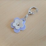 レザー　お花のキーホルダー　チャーム　ラベンダー×ホワイト♪