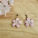 桜の刺繍ピアス(イヤリング)