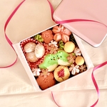 うぐいすと桜のクッキー缶