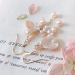 ＊再販＊【14kgf】ピーチカラー花弁パール×ホワイトパール＊ピアス
