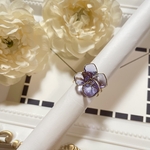 透明感溢れる紫の花 ワイヤーリング