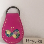 ミナペルホネンskyful × 本革　ちょうちょキーホルダー