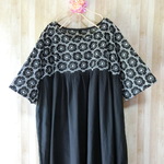 北欧フラワー刺繍 切替ワンピース　黒