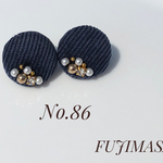 コーディロイにビジューピアス/イヤリング
