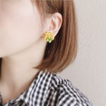 菜の花【イエロー】揺れない革花モチーフアクセサリーピアス･イヤリング 