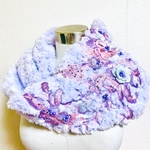 スプリングパープルのフラワー刺繍スヌード