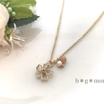  【再販6】ひらり、桜とハチミツのネックレス（ﾈｯｸﾚｽ・桜・イエロー・コーラルピンク・パステル・フラワー・天然石・揺れる・ゴールド・花）