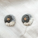 モザイク刺繍のピアス