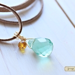 ドロップ＊フローライト＆琥珀（バルティックアンバー）＊ネックレスチャーム