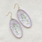 オーガンジー刺繍　かすみ草（ピンク枠）のピアス/イヤリング