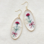 オーガンジー刺繍　カーネーションのピアス/イヤリング