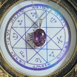 アレキの大粒ネックレス（人工アレキサンドライト、オーバル、クロムメッキ）