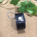 革のグローブホルダー　クロコ型押　ブラック×シルバー　チェーンストラップ