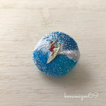 光と波とサーファーの手刺繍ブローチ