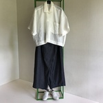 オフホワイト麻のショート丈シャツ