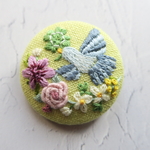 Cheerful Garden〜花鳥〜 リネン 刺繍 くるみボタン　ブローチ　38mm