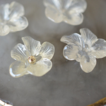 <4個>約22.8mm クリアアイボリー お花のアクリルパーツ 貼付け(#104)